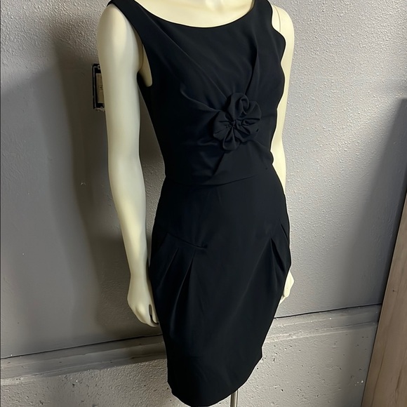 Elegant bcbgmaxazria Black Sleeveless Dress with Floral Detail - Picture 3 of 6